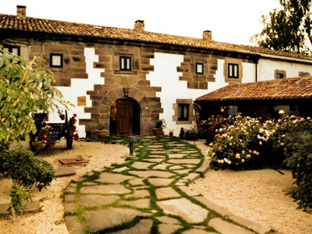 La Casa De Las Brujas Barrio (Cantabria) Exterior foto